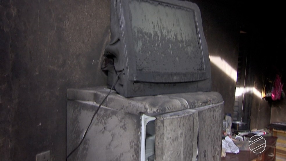 Todos os mÃ³veis ficaram destruÃ­dos em Campo Grande (Foto: TV Morena/ReproduÃ§Ã£o)
