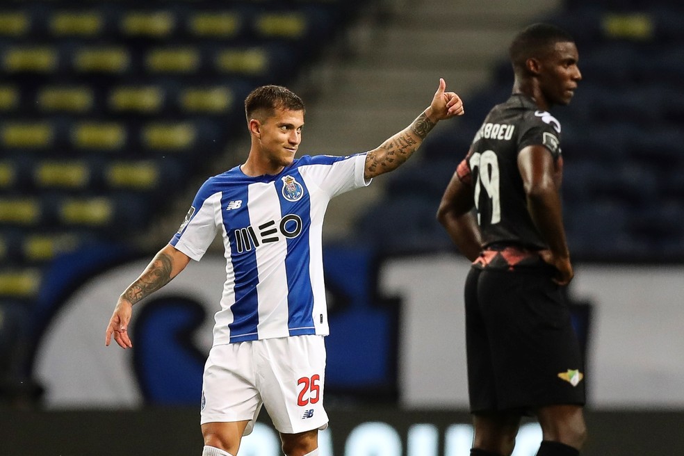 Palmeiras monitora o meia-atacante Otávio, do Porto