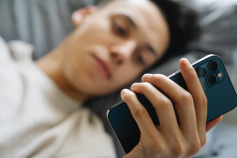 Uso do celular antes de dormir pode atrapalhar o sono  — Foto: Pexels
