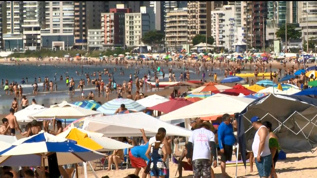 Guarapari recebe seis vezes mais turistas que a população Espírito Santo G1