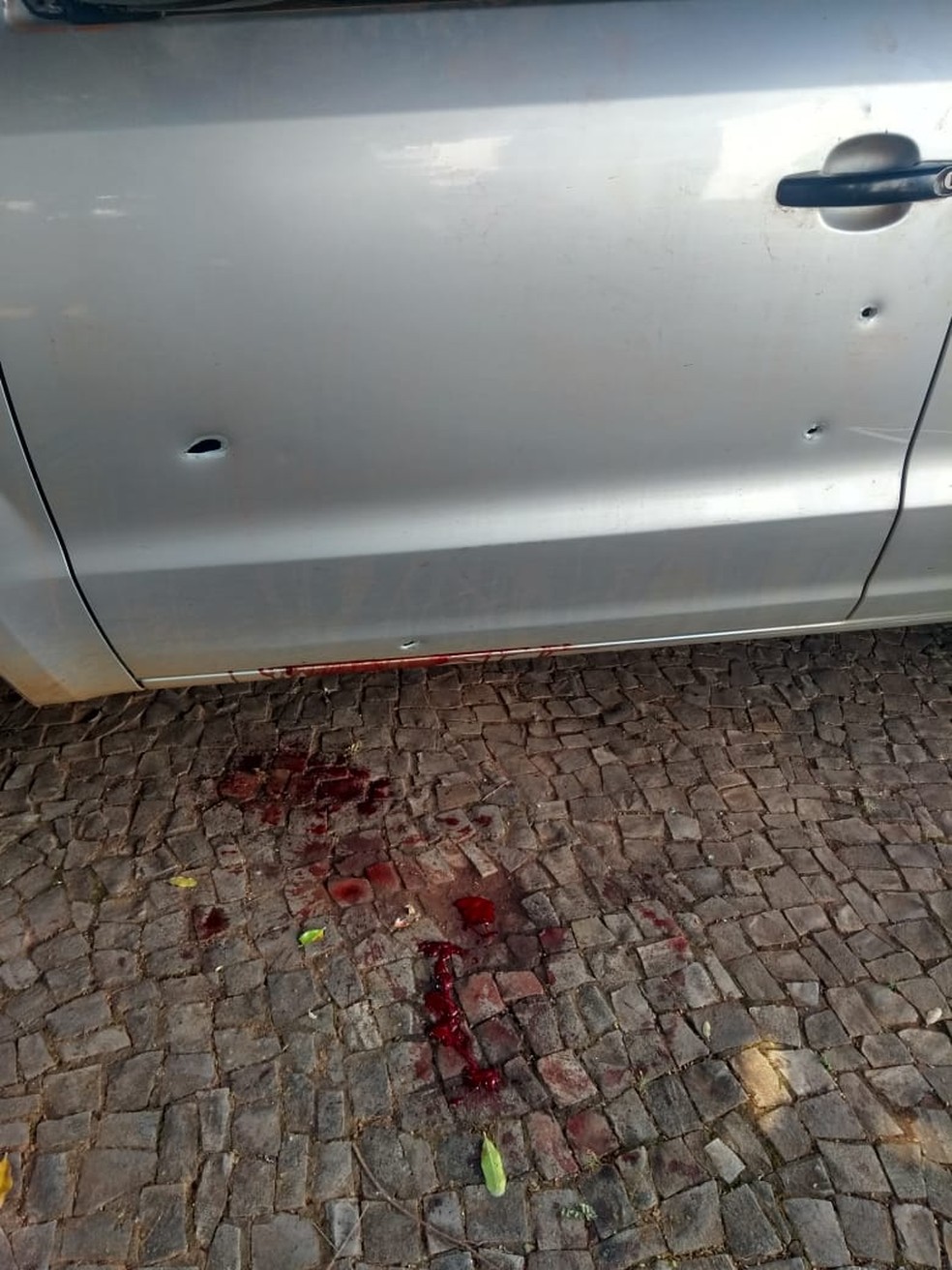 Mesmo após ser baleado, motorista dirigiu do trevo de Arealva até Iacanga — Foto: Polícia Militar/Divulgação