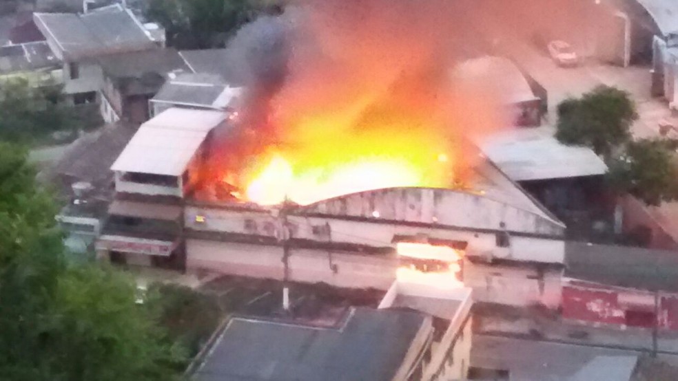 Incêndio atinge depósito da Secretaria de Saúde de Angra e destrói estoque de insumos (Foto: Prefeitura de Angra dos Reis/Divulgação)