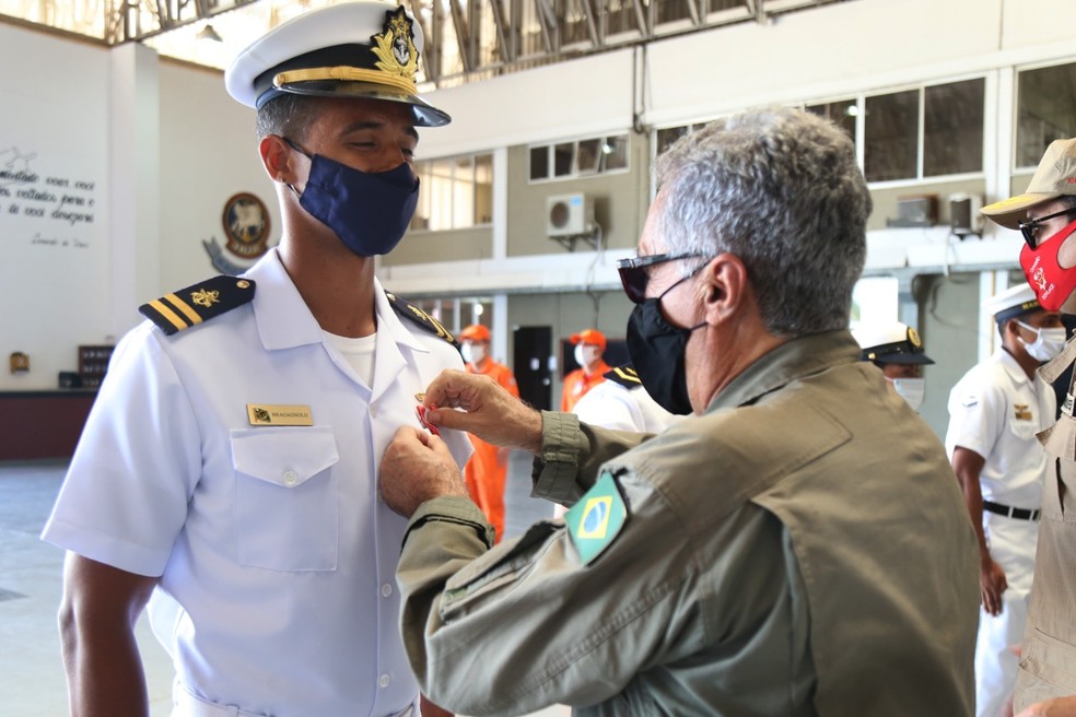 Militares da Marinha do Brasil que participaram de resgate aéreo de criança com Covid-19 são homenageados — Foto: Mauricio Bazilio