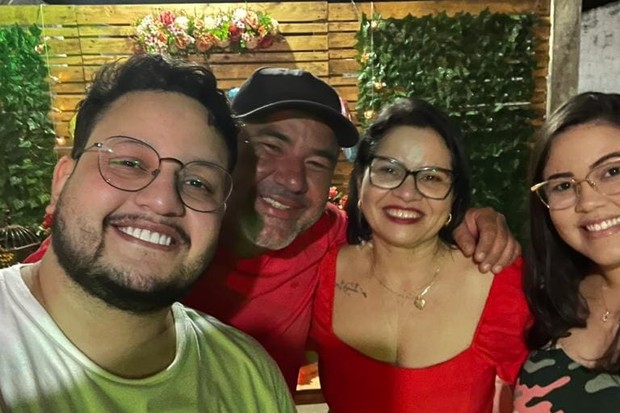 Maurílio com a família (Foto: Reprodução/Instagram)