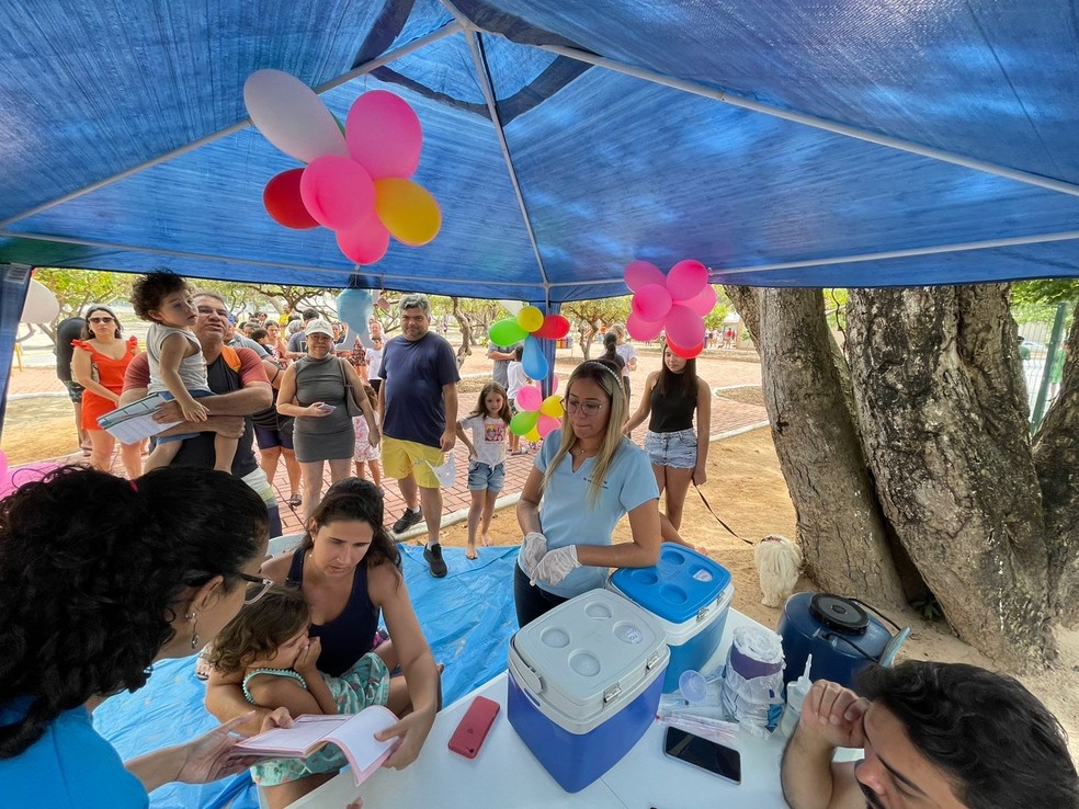 Projeto saúde na praça oferece aplicação de vacina para crianças — Foto: Divulgação/SMS
