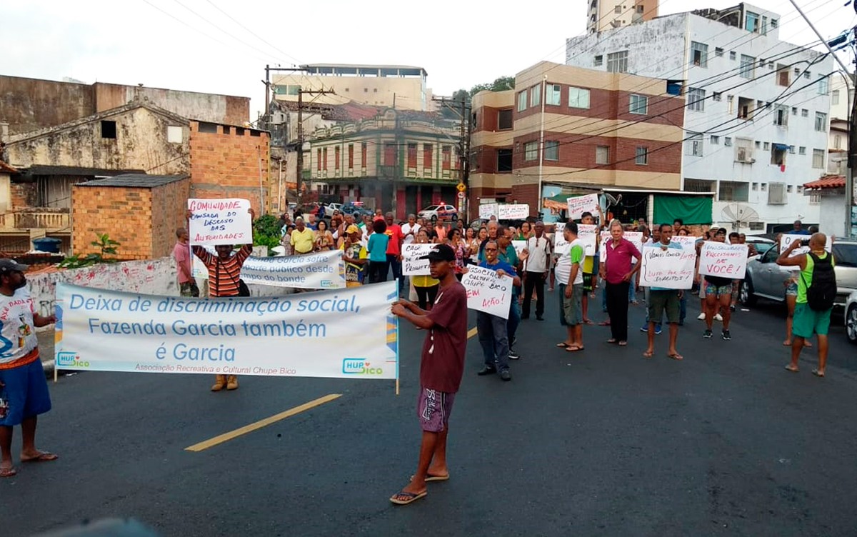 Moradores Fazem Protesto No Bairro Do Garcia E Bloqueiam Rua Bahia G1 