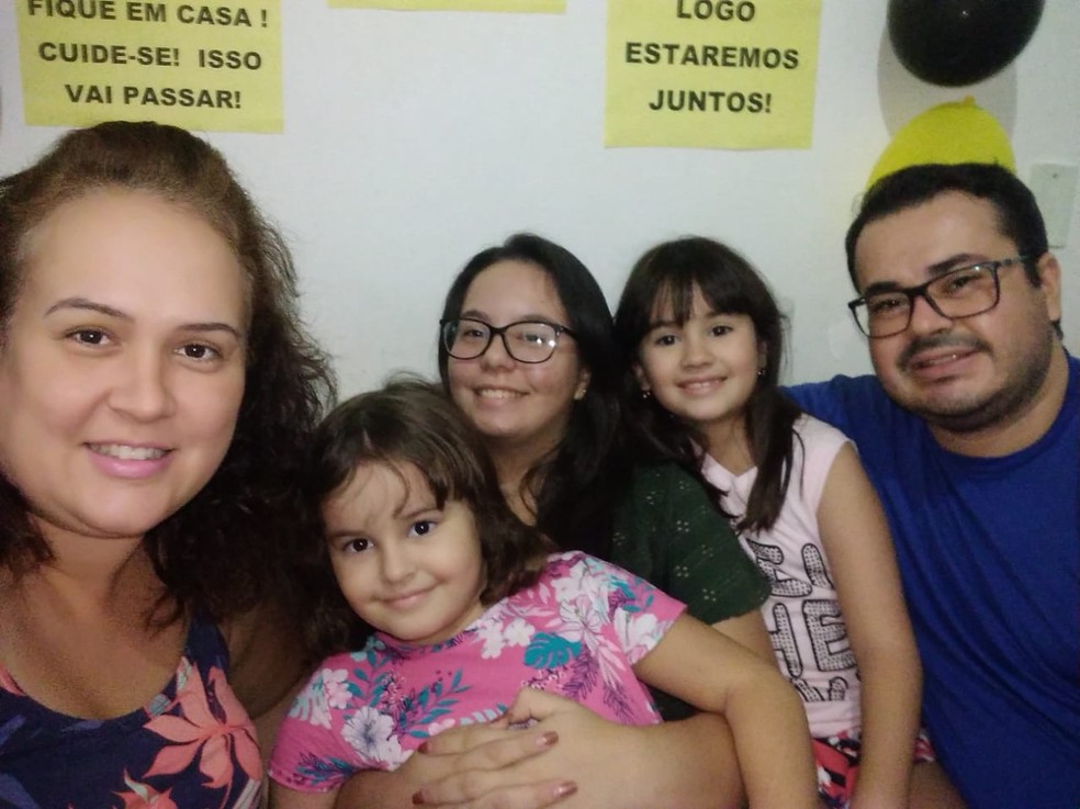 Festa com tema de quarentena teve a presença apenas dos moradores da casa em Santa Cruz do Rio Pardo — Foto: Bruna Maia/Arquivo pessoal