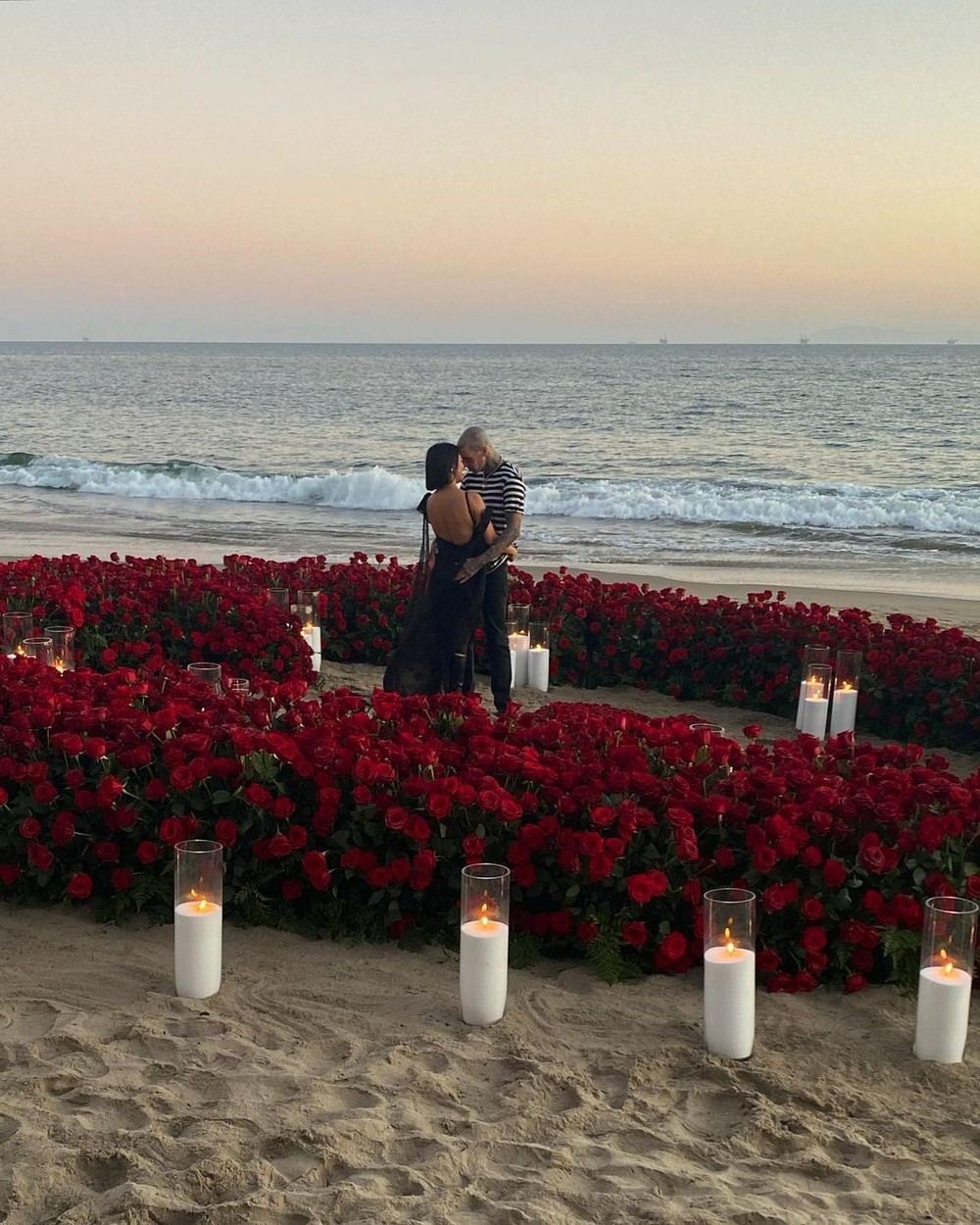 Travis Barker pede Kourtney Kardashian em casamento (Foto: Reprodução/Instagram)
