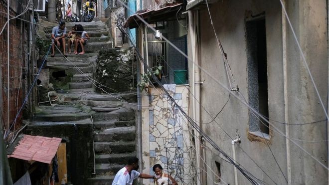 Mais pobres são os mais prejucados pela crise econômica, diz presidente da instituição (Foto: RICARDO MORAES/REUTERS)