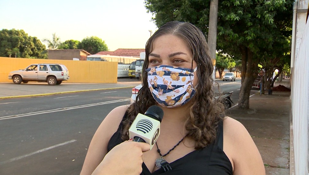 A professora Lucinete Lopes dos Santos conhece bem a rotina pacata — Foto: Reprodução/TV Fronteira
