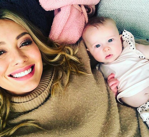 A cantora Hillary Duff com a filha (Foto: Instagram)