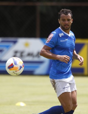 Charles mostra gratidão a ex-técnico e fala de estilo durão de Luxemburgo