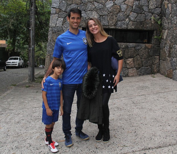 Juliana Silveira com o marido e o filho (Foto: Wallace Barbosa/AgNews)