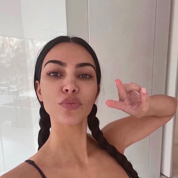 Kim Kardashian em nova selfie (Foto: Instagram/Reprodução)