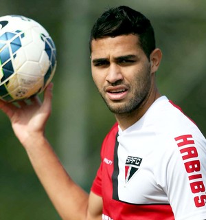 Com Osvaldo em alta, Pato é quem pode perder a vaga para Alan Kardec