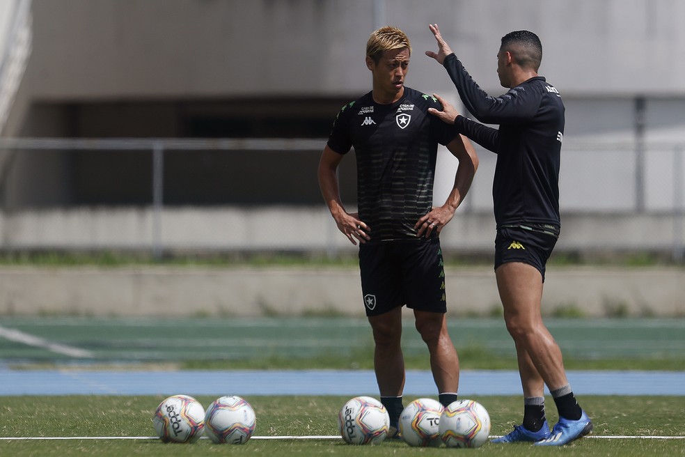 Japonês contratou professor de língua portuguesa — Foto: Vitor Silva/Botafogo