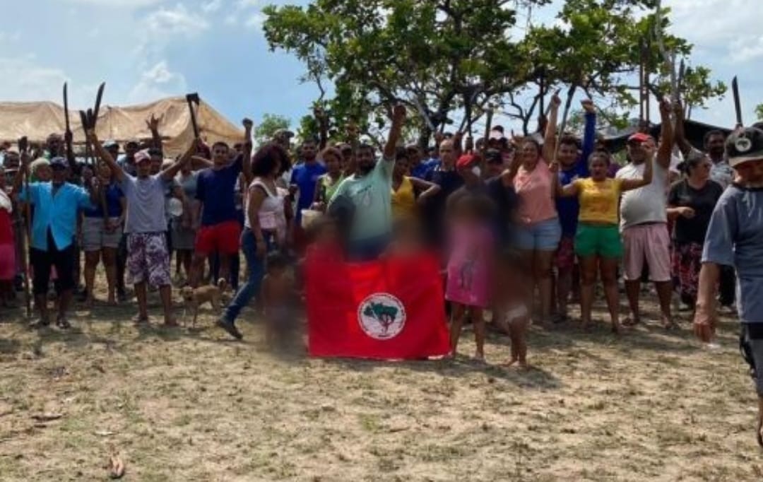 Membros de acampamento do MST são presos pela Polícia Militar acusados de invadir terras públicas