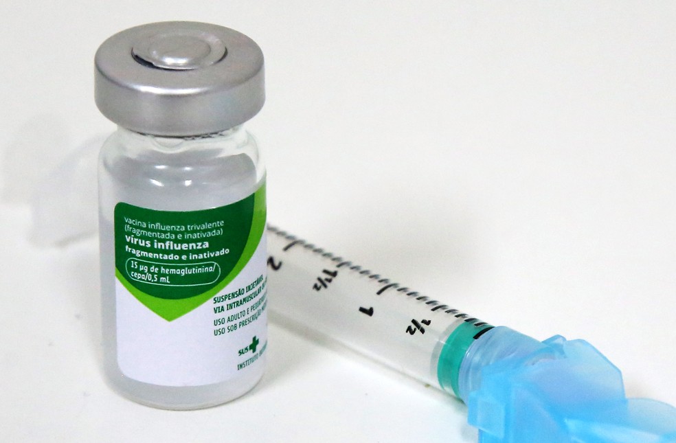 Quem tomou vacina contra a Covid-19 deve esperar intervalo de 14 dias para tomar a da gripe — Foto: Jaelson Lucas/Arquivo AEN