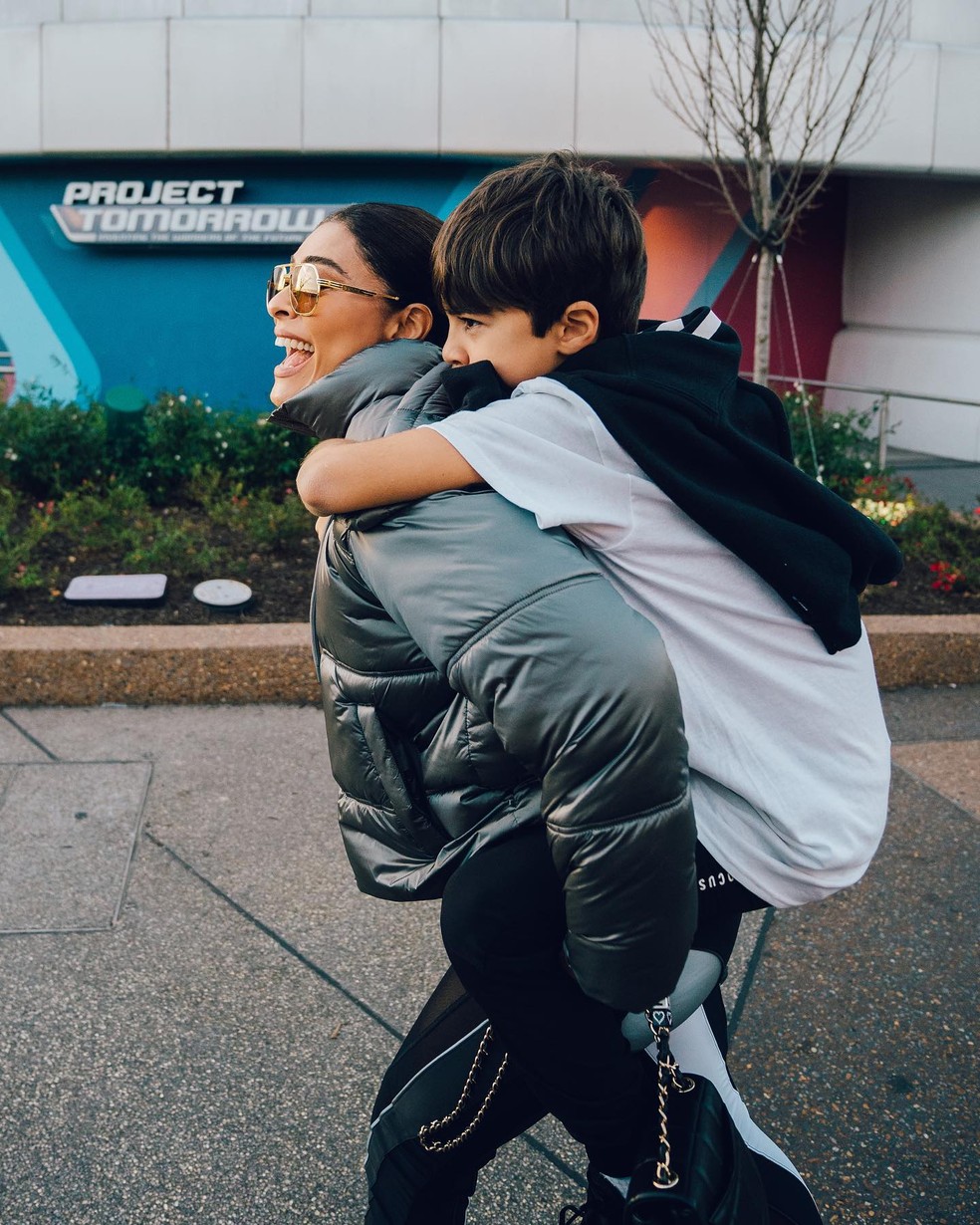 Juliana Paes com o filho — Foto: @fotosemorlando