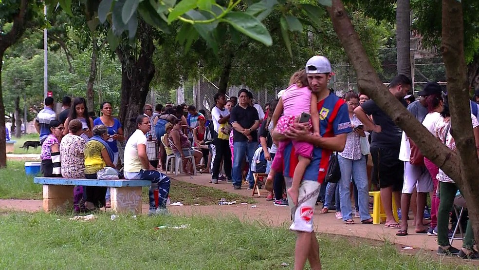 por que as filas para vacinacao contra a febre amarela em sao paulo estao enormes entenda sao paulo g1
