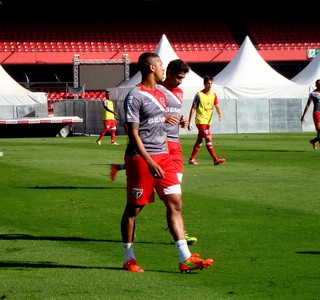 São-paulinos festejam contratação de Kaká e volta ao CT da Barra Funda