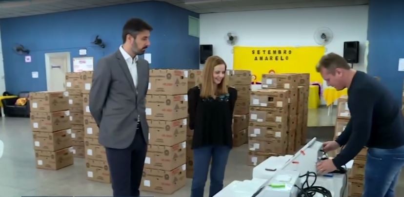 Urnas eletrônicas são lacradas para as eleições em Registro, SP
