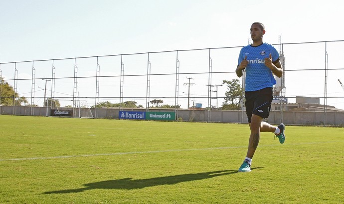 Braian Rodríguez corre no gramado e segue como dúvida no Grêmio