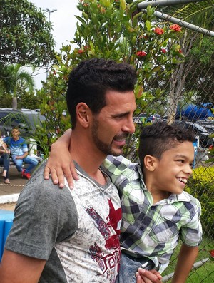 Leandro Guerreiro leva garoto para realizar sonho de conhecer a Toca II