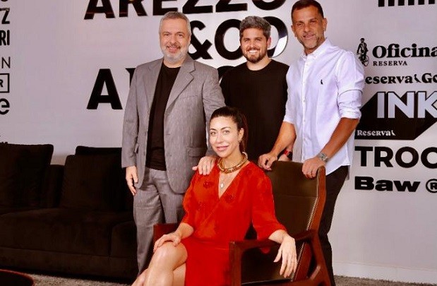 Caio Bassi, Rony Meisler, Alexandre Birman e Anna Carolina Bassi: Carol Bassi agora pertence ao grupo Arezzo&Co (Foto: Divulgação)