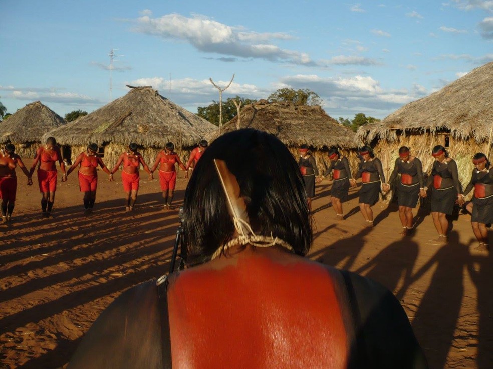 Documentário Piõ Höimanazé – A Mulher Xavante em sua Arte: Documentário retrata cotidiano de mulheres xavantes de uma aldeia indígena no Mato Grosso — Foto: Divulgação/Feministas de quinta