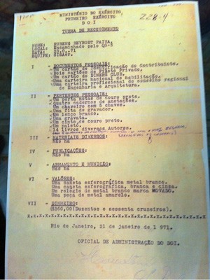 Documento comprova a prisão de ex-deputado federal Rubens Paiva (Foto: Felipe Truda/G1)