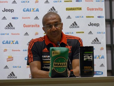 Cristóvão fala em rivalidade do clássico ao ser questionado sobre derrota