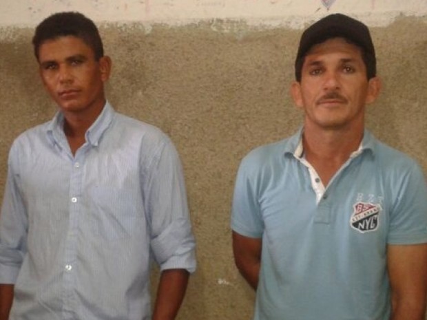 Manoel Messias, à esquerda, e José Givaldo Dantas Martins, à direita, foram presos na zona rural do município. (Foto: Divulgação/PC)