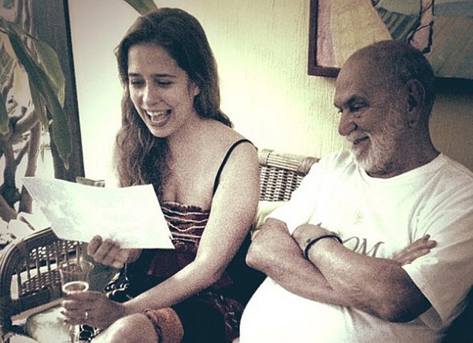Paloma curte momento em família com o avô Lima Duarte (Foto: Arquivo pessoal)