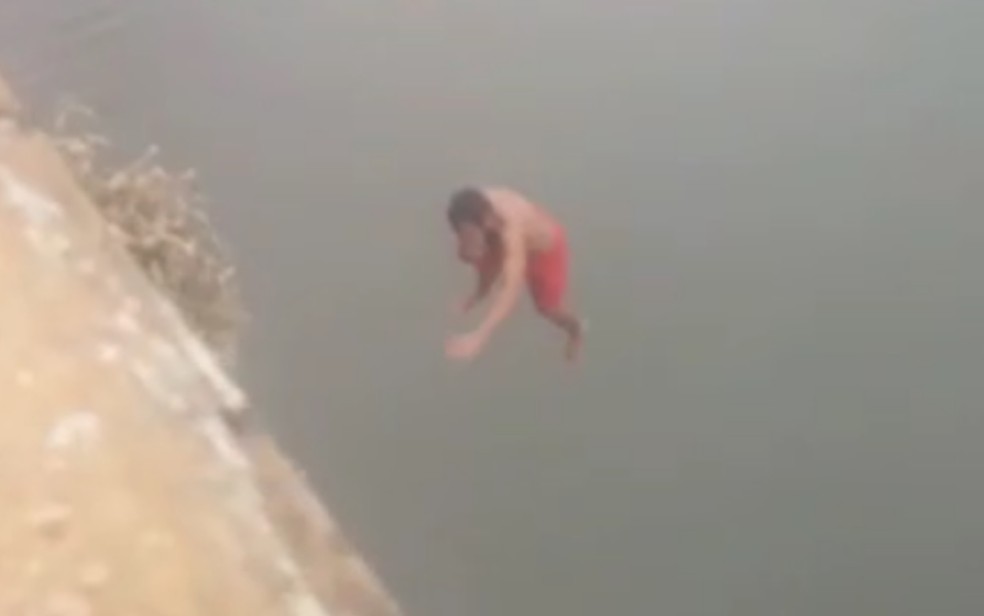 Homem desaparece após pular em rio de Rio Verde — Foto: Reprodução/TV Anhanguera