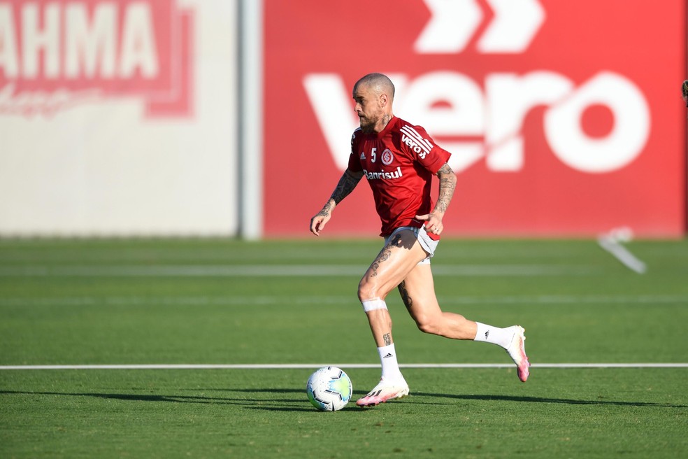 D Alessandro Anuncia Que Jogo Contra O Palmeiras Sera O Seu Ultimo Pelo Inter Internacional Ge d alessandro anuncia que jogo contra o