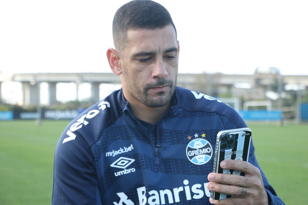 Diego Souza, do Grêmio, em entrevista exclusiva ao ge — Foto: João Victor Teixeira/ge.globo