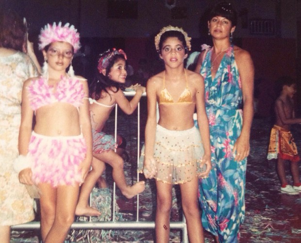 Dá só uma olhada como Carol Castro aprontava nos bloquinhos de carnaval (Foto: Arquivo Pessoal)