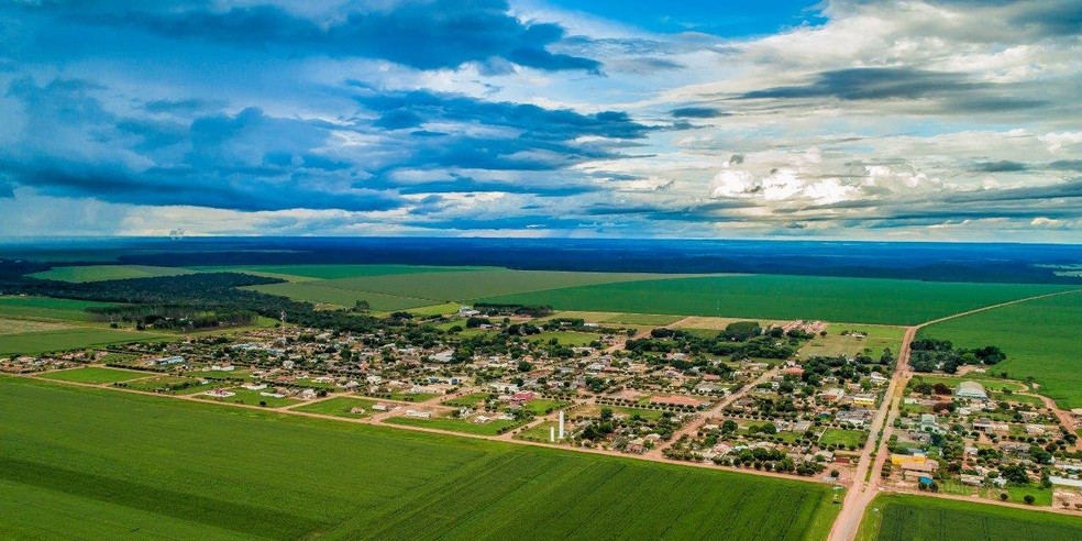 Santa Rita do Trivelato: Em mais da metade de seu território de 4.734 km2 se cultiva algodão, arroz, feijão, girassol, milho e soja — Foto: Gcom-MT