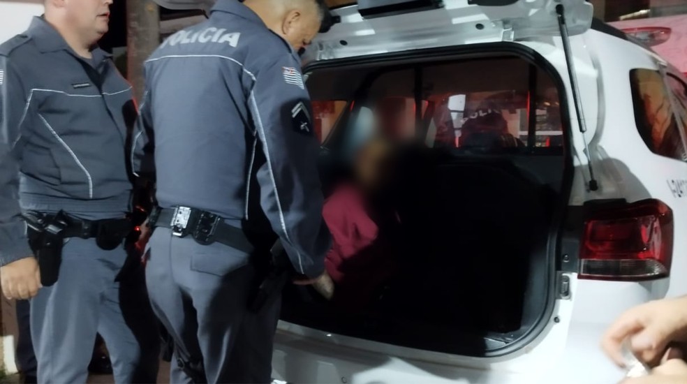 Adolescente suspeito de cometer o crime foi apreendido pela PM de São João da Boa Vista — Foto: Carioca Noticias Policiais