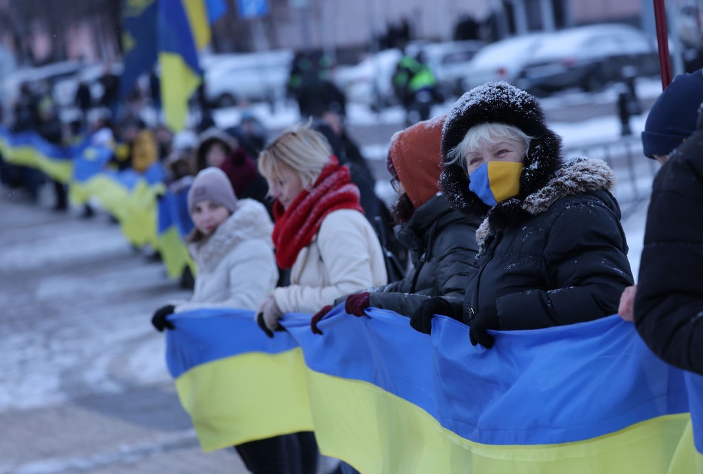 Manifestantes pedem por paz em Kiev (Foto: Sean Gallup/Getty Images)