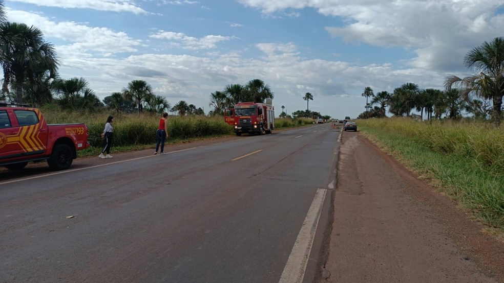 Perícia, Polícia Civil e Polícia Rodoviária Federal  (PRF) ainda estão na rodovia para apurar as causas do acidente. — Foto: Itamar Silva/TV Morena