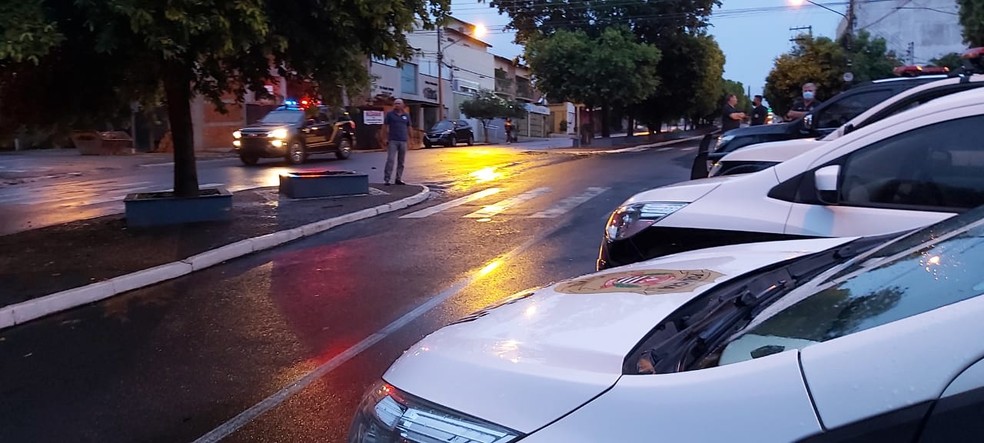 Policiais federais e civis fazem operação contra esquema de pirâmide financeira na região de Jales (SP) — Foto: Polícia/Divulgação
