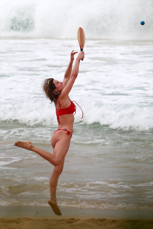 Giovanna Ewbank na Praia do Sancho em Fernando de Noronha (Foto: AgNews)