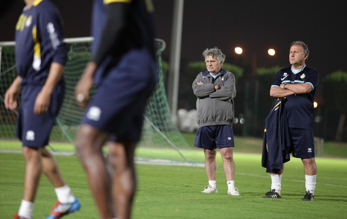 No Catar, Zico lamenta pancadaria de Joinville: Imagens correm o mundo