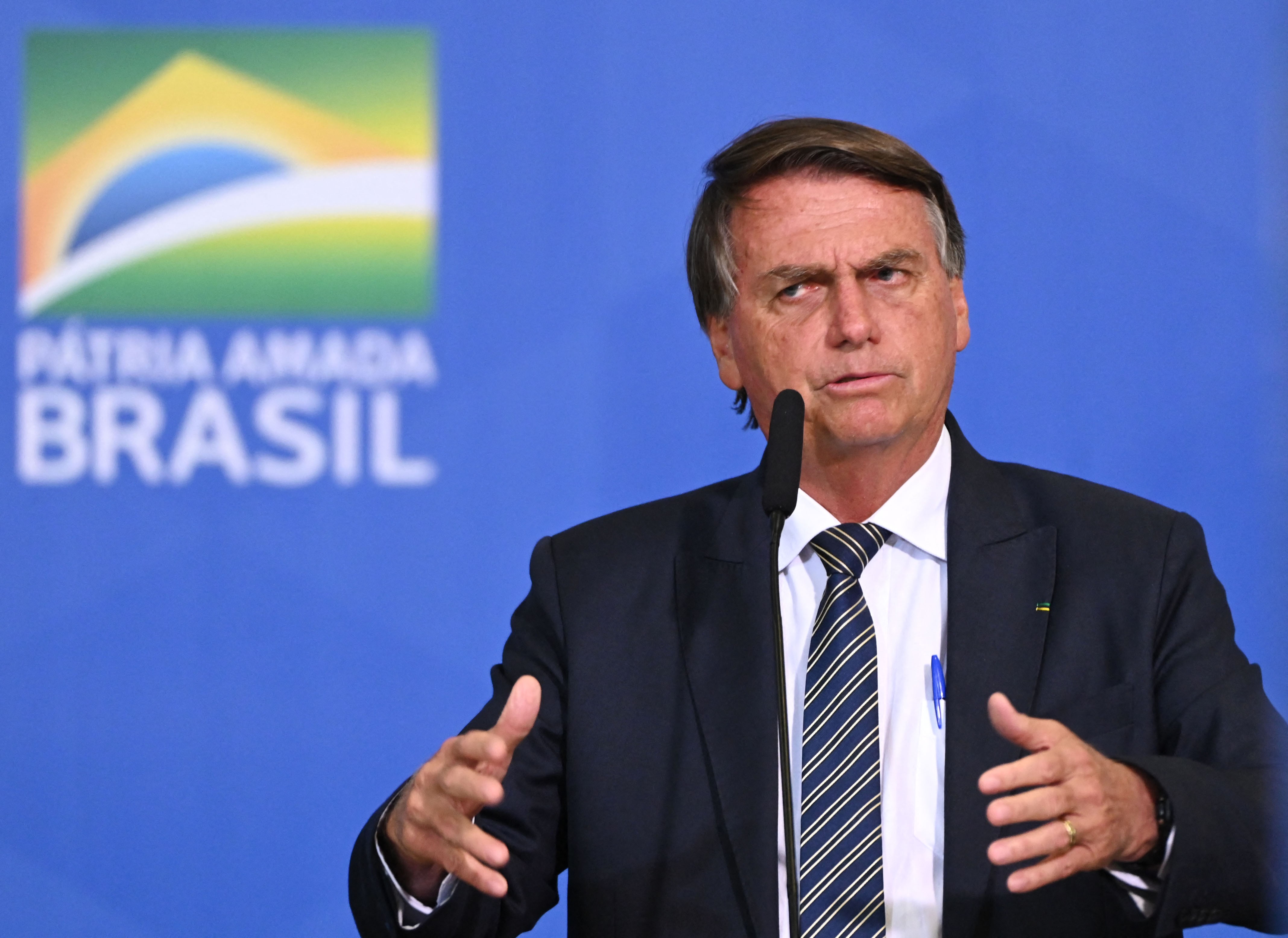 Presidente Bolsonaro discursa durante ato em desagravo ao seu aliado, deputado Daniel Silveira (PTB-RJ), no Palácio do Planalto