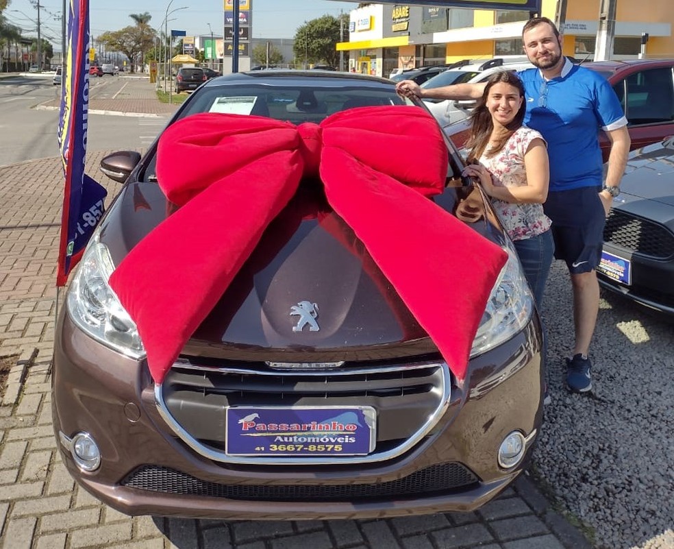 Rafael e Maria Caroline conseguiram realizar um sonho depois de elaborar orçamento familiar. — Foto: Colaboração