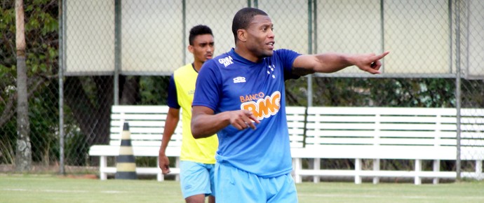 Fábio faz tratamento no pé direito, mas não preocupa para jogo de quarta