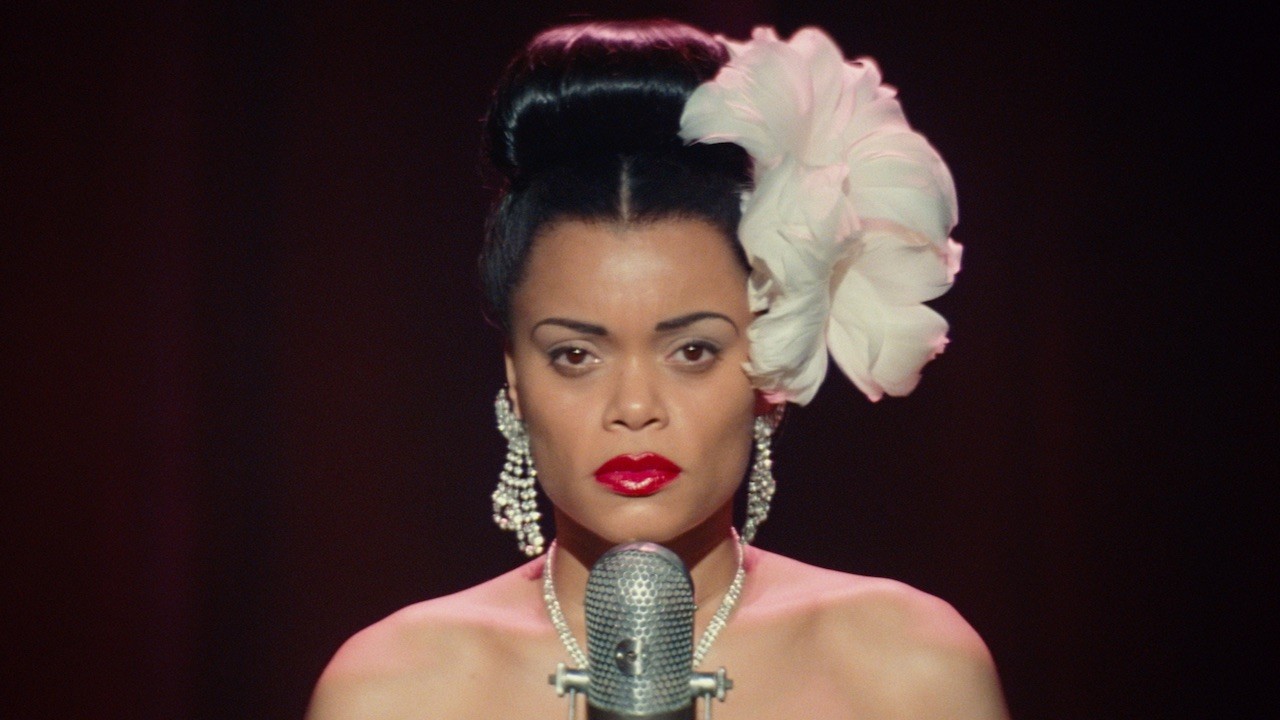 A atriz e cantora Andra Day como Billie Holiday no filme Estados Unidos vs. Billie Holiday (2021) (Foto: Divulgação)