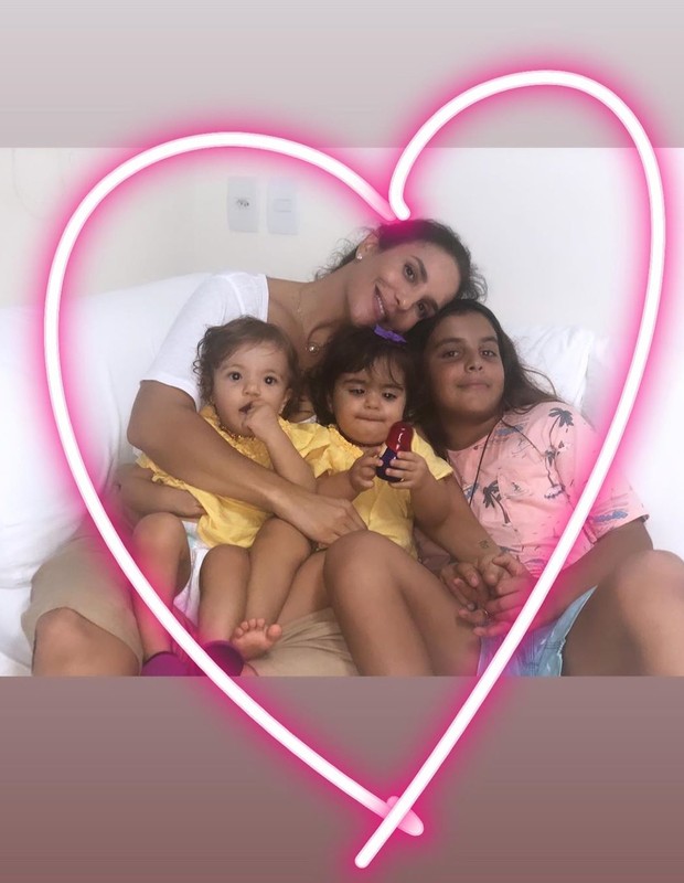 Ivete Sangalo com os filhos Marina, Helena e Marcelo (Foto: Reprodução/Instagram)